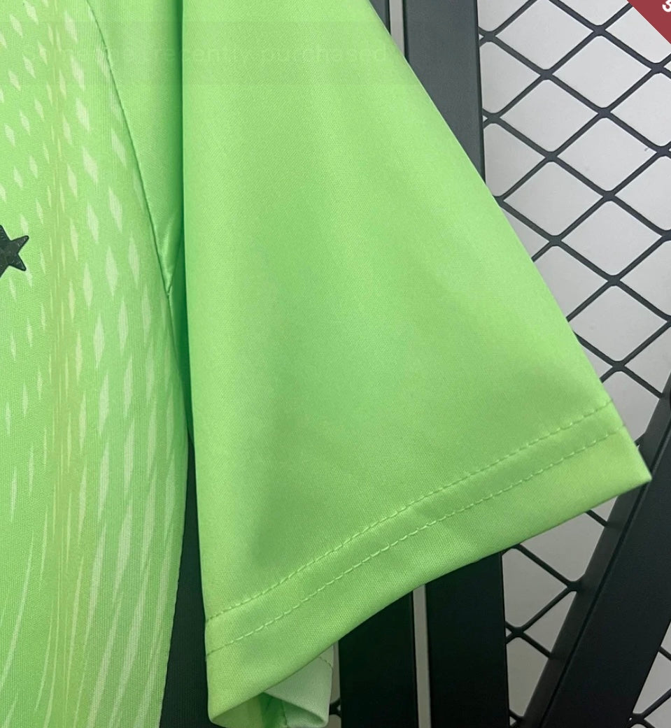 2025/2026 Bayern Munich Goalkeeper Green Football Jersey 1:1