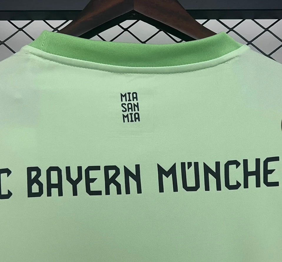 2025/2026 Bayern Munich Goalkeeper Green Football Jersey 1:1